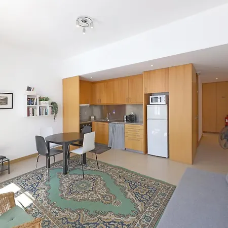 Flh With Balcony Apartment *