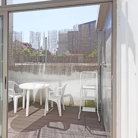 Flh With Balcony Apartament Porto