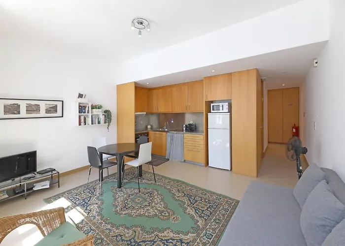 Flh With Balcony דירה *